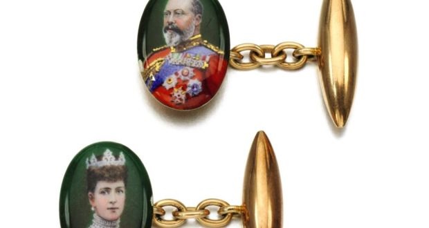 Gold and painted enamel cufflinks, featuring portraits of King Edward VII and Queen Alexandra, which made £7,500 (€9,000) at Sotheby’s